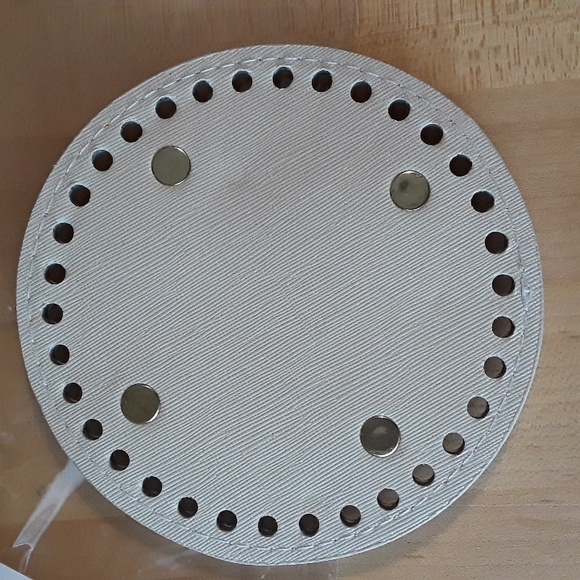 Round Crochet Bag Bottom Shaper. Beige 4.7". - Picture 2 of 4